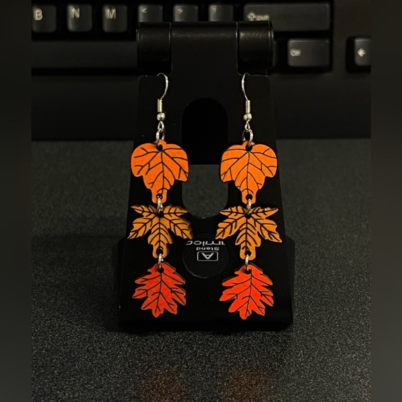 Wooden Maple Leafs 🍁 Earrings - Picture 1 of 3